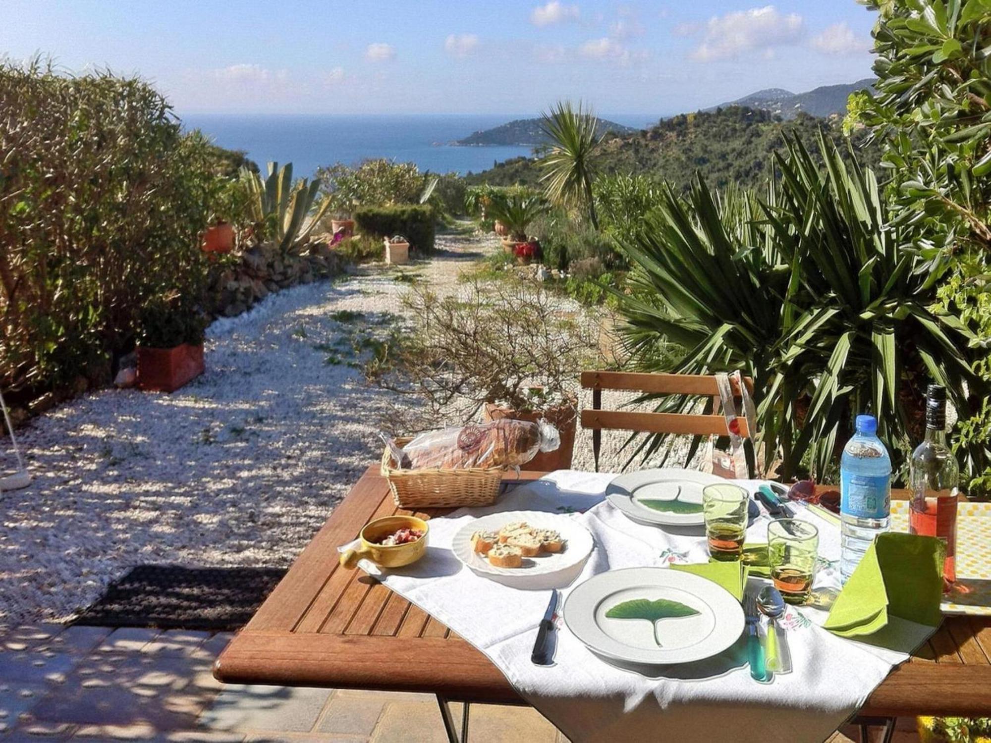 Pretty Tiny House With Sea View, Le Lavandou Exterior photo